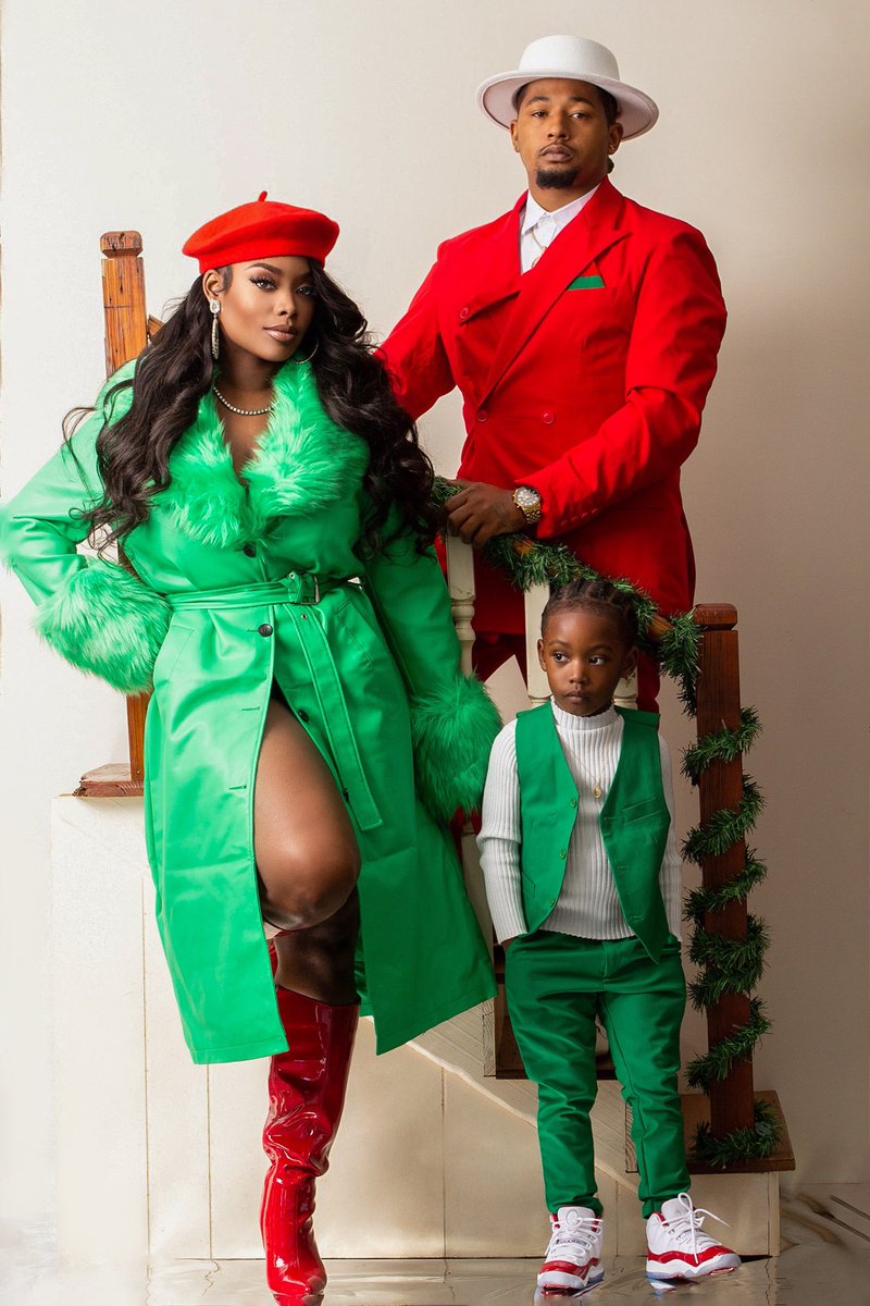IamtheSade's tweet photo. Santa, don’t nobody want to right your Sleigh tonight, unless you have a red carpet leading the way! 😏🎄🎁❄️ 
Merry Christmas from my Family to Yours! https://t.co/qXRdKZBrJH