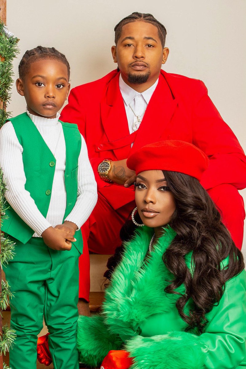 IamtheSade's tweet photo. Santa, don’t nobody want to right your Sleigh tonight, unless you have a red carpet leading the way! 😏🎄🎁❄️ 
Merry Christmas from my Family to Yours! https://t.co/qXRdKZBrJH