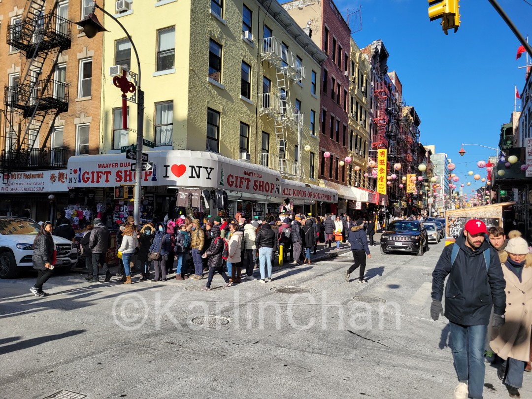 Karlin_C's tweet photo. The streets of #Chinatown are packed
The tradition of having Chinese food on Christmas day stronger than ever. 
#Traditions #NoChopSuey #Cantonese #Szechuan #Toisan #Shanghainese #Taiwanese #Fujianese 
Regional cuisines https://t.co/wjKuZuLEbA