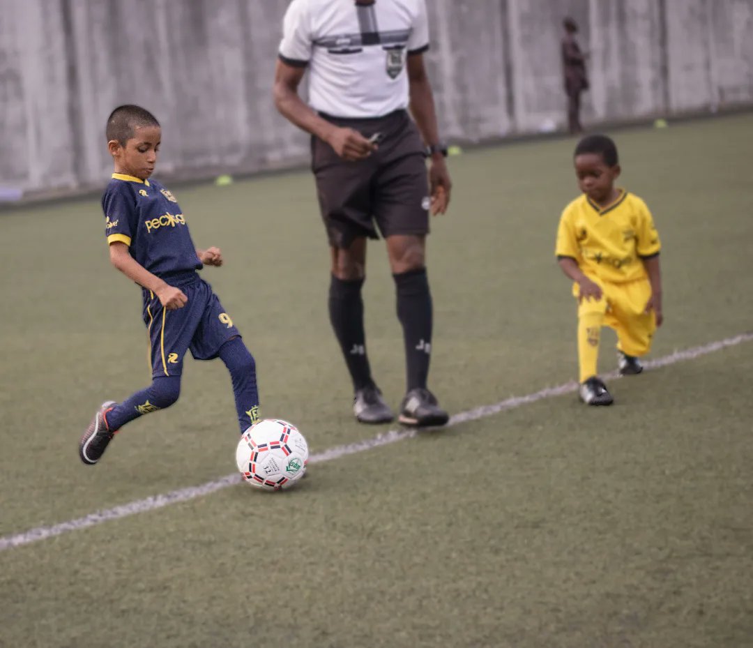 f8ballersafrica's tweet photo. In action #PreciousTeam 🥰

#CalebAdohJuniorCup2022 #LetThemPlay
@Pragmatechh @fixbothq @blvckkulture @angelsalt89

📸 @MichealFayemi

WE ARE CHAMPIONS 🏆⚽💛 https://t.co/bYLdDQ7Qxb