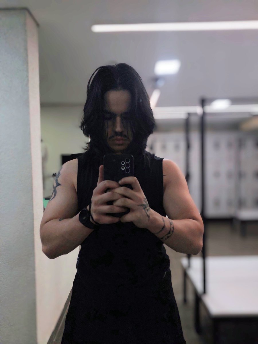 costabot_'s tweet image. 1: com uns 78kg (Nov 2021) voltando a treinar depois de quebrar o úmero

2: com uns 87kg, voltando a treinar depois da segunda cirurgia para tirar a placa (Set 2022)

3: com 85kg, tirei hj só para postar

Tentei pegar fotos com poses parecidas 

Não sei se #Crescemos✅ mas tá bom