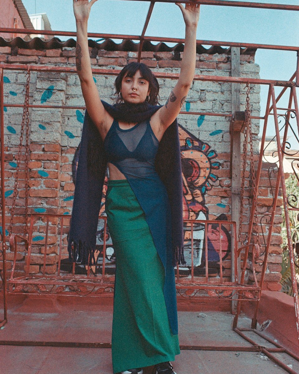 xotohechoenmx's tweet photo. #look7 #fw22 #lookbook #womenswear #hechoenmexico #madeinmexico
Mariana Villalobos giving that effortless and enigmatic presence to the seventh look on this collection.
📸 X @doncharlesmx https://t.co/zWtGpE6VVu