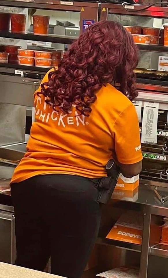 GabbyLew's tweet photo. 🎶They be packin’ at Popeyes!!!🎶 Or however the jingle goes. https://t.co/I3f5vzIo4B