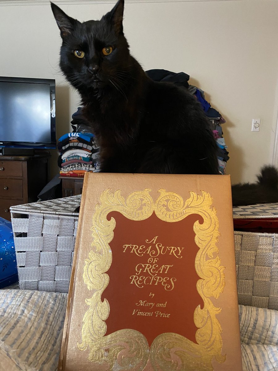 electronica4all's tweet photo. @MadScientistFF Antique cookbook by Vincent Price. https://t.co/NRxkvwC9Bd