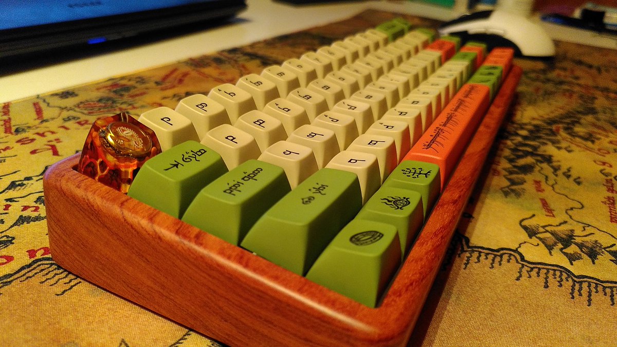 AerodzeeVGC's tweet image. I finally finished building my first custom keyboard. I'm super happy with the result. Sound profile is super thocky!
Case: bottom mount custom made wooden,
Switches: Matcha Latte V2 by @Invokeysco (lubed with 205, springs 105),
Keycaps: Tengwar keycaps by @drop x LotR.
