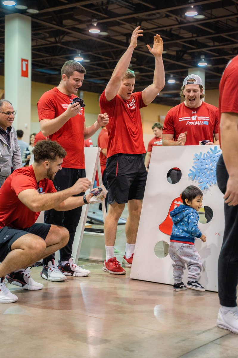 BadgerFootball's tweet photo. No better way to spend Christmas morning than with @SalvationArmyUS ❤️ https://t.co/jppEc4T6fA