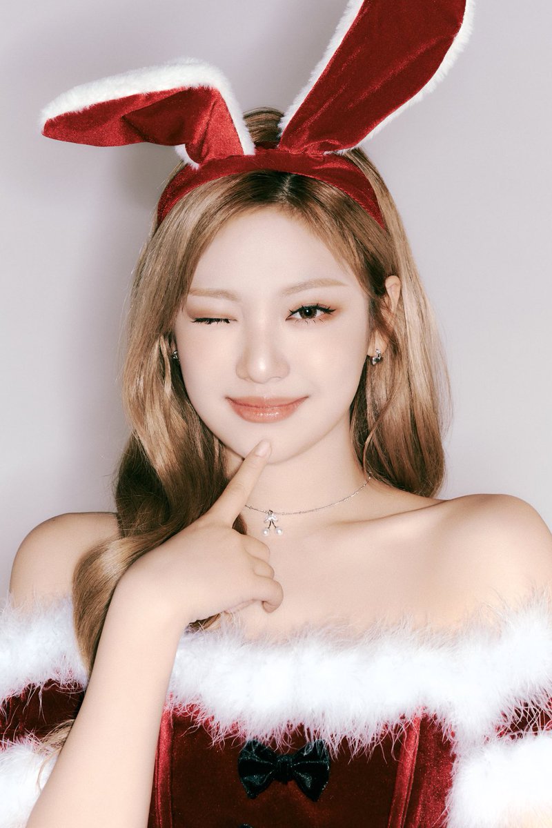 0102LOOKS's tweet photo. #MerryChristmas #CHENLE #NINGNING #천러 #닝닝 #钟辰乐 #宁宁 #宁艺卓 #Christmas ❤️💚 https://t.co/EO42eBNX3K