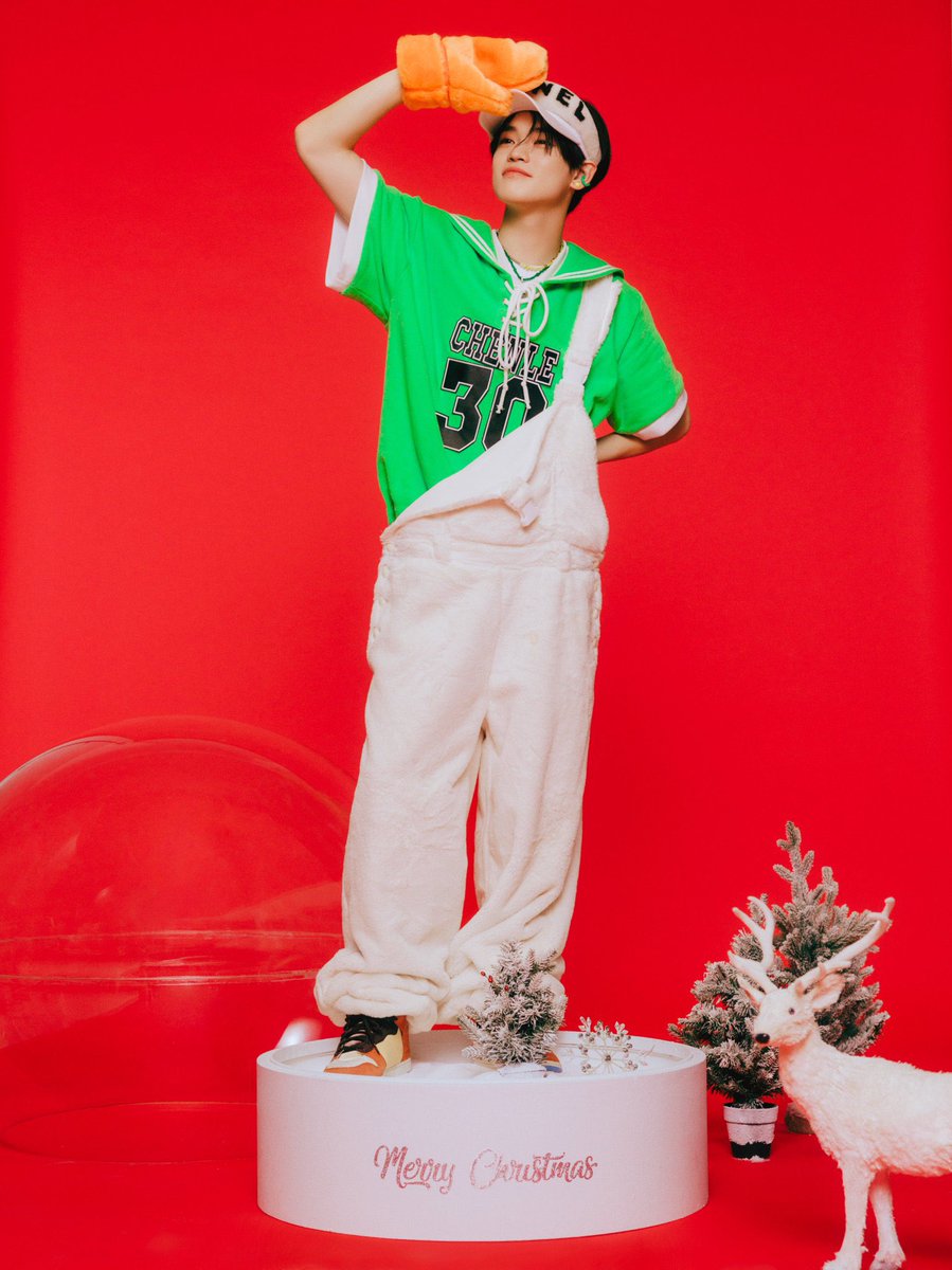 0102LOOKS's tweet photo. #MerryChristmas #CHENLE #NINGNING #천러 #닝닝 #钟辰乐 #宁宁 #宁艺卓 #Christmas ❤️💚 https://t.co/EO42eBNX3K