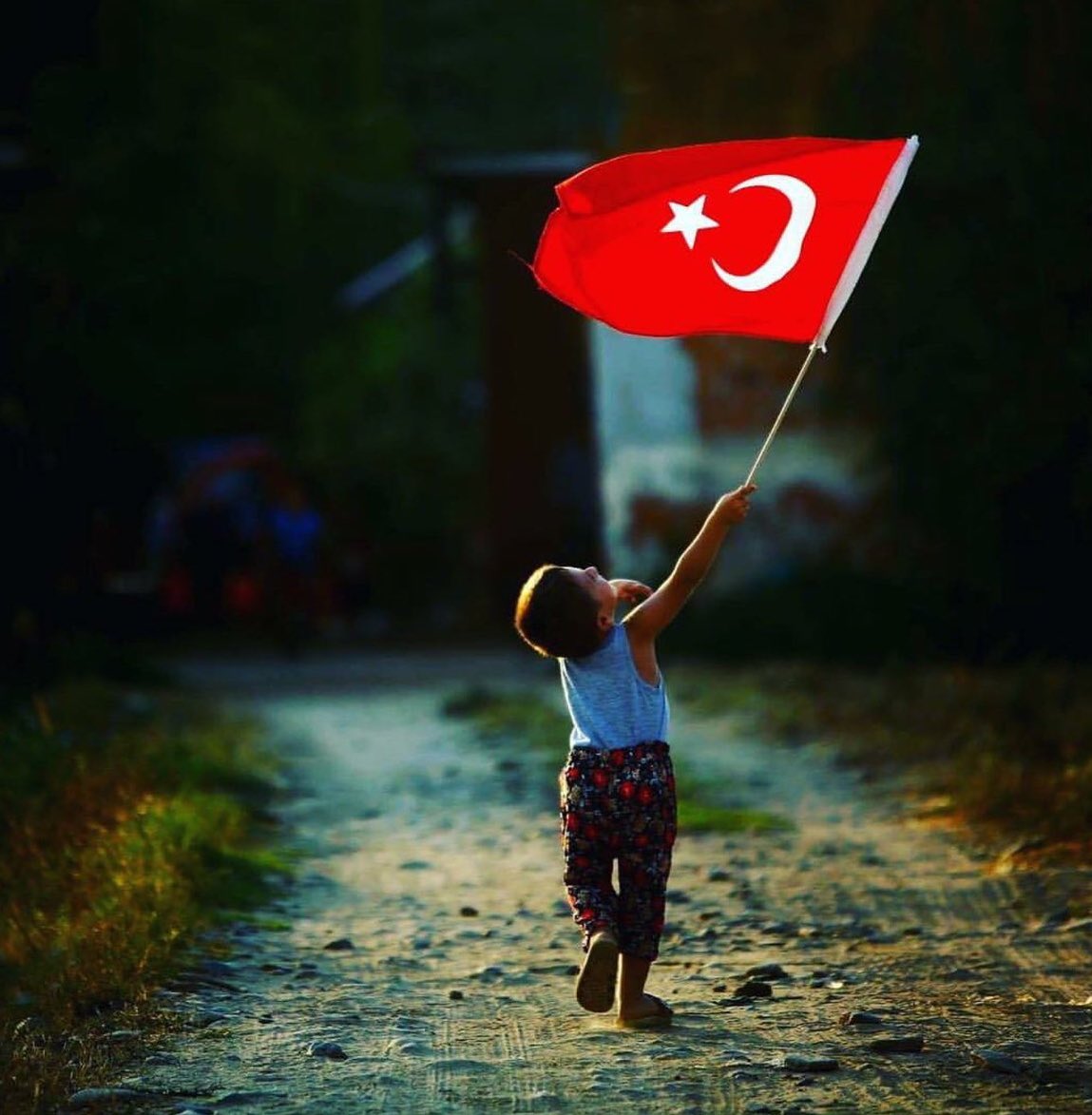yusufyilmaz_dr's tweet photo. #ÖlmedenÖlenler hep,
var olmaya devam etti
Ne servetler
bu vatanı terki diyâr etti!

DinüDevletEbedMüddet için.

Haklarını bile helal edin diyemeden gittiler.

#Kahpesi o kadar çok
bir coğrafyayı vatan yapmışız ki!
Ne #hâini bitmiş;
Ne haşhâşi #kriptosu!

#Teşkilat
#VatanSağolsun https://t.co/fAZxsmC3fd