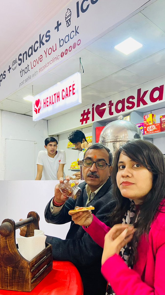 taskar_s's tweet photo. Don't wait while your dietician or doctor is prescribing medicines or pharmacist is taking time to read and dispense your prescription!
Order, Eat, drink, whatever you like! Round O Clock for the first time in history of pharmacy!
#taskarhealthcaremall #pizza #thc #healthcafe https://t.co/qDryMiQMmj