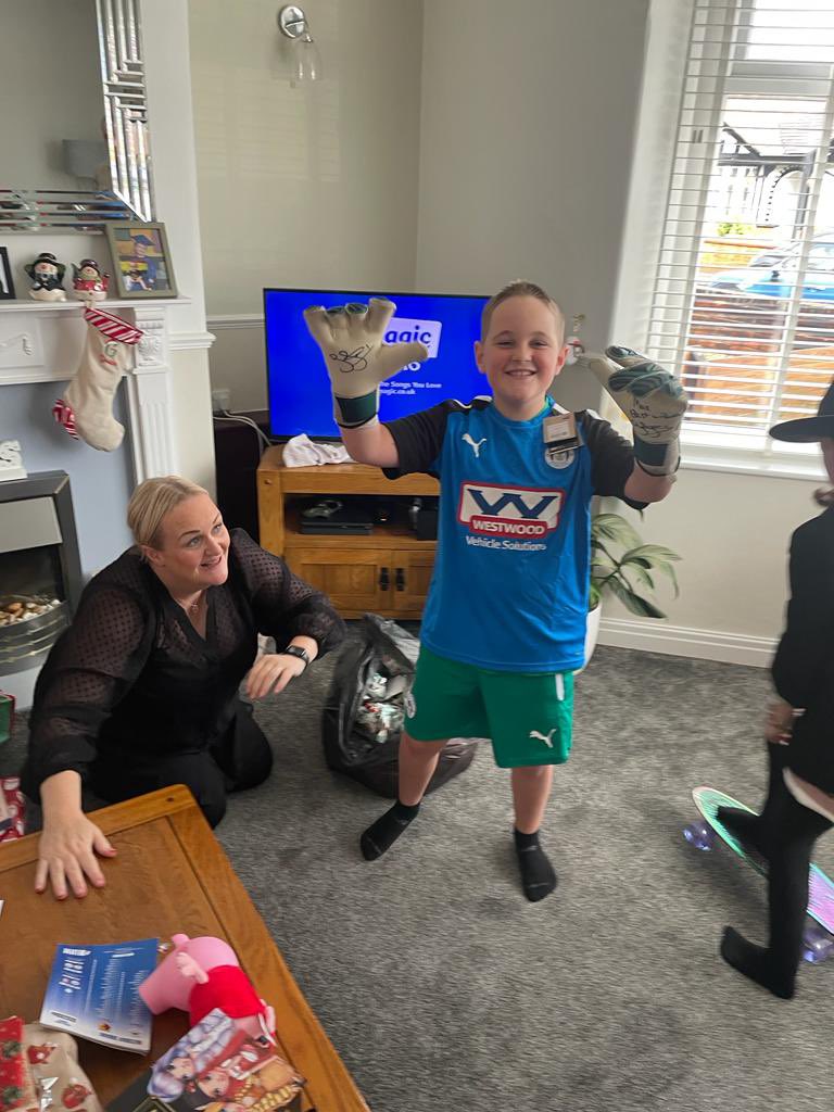 A_Smithy1983's tweet photo. @LaticsOfficial @jamie1jones matchworn, signed gloves. Lost for words. Best present ever! #upthetics thank you 😊 https://t.co/rHjFIw5PPd