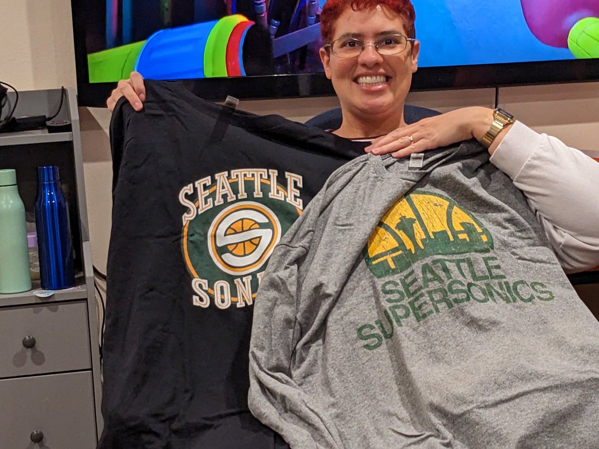 Got my winter gear! 😁💚💛🏀