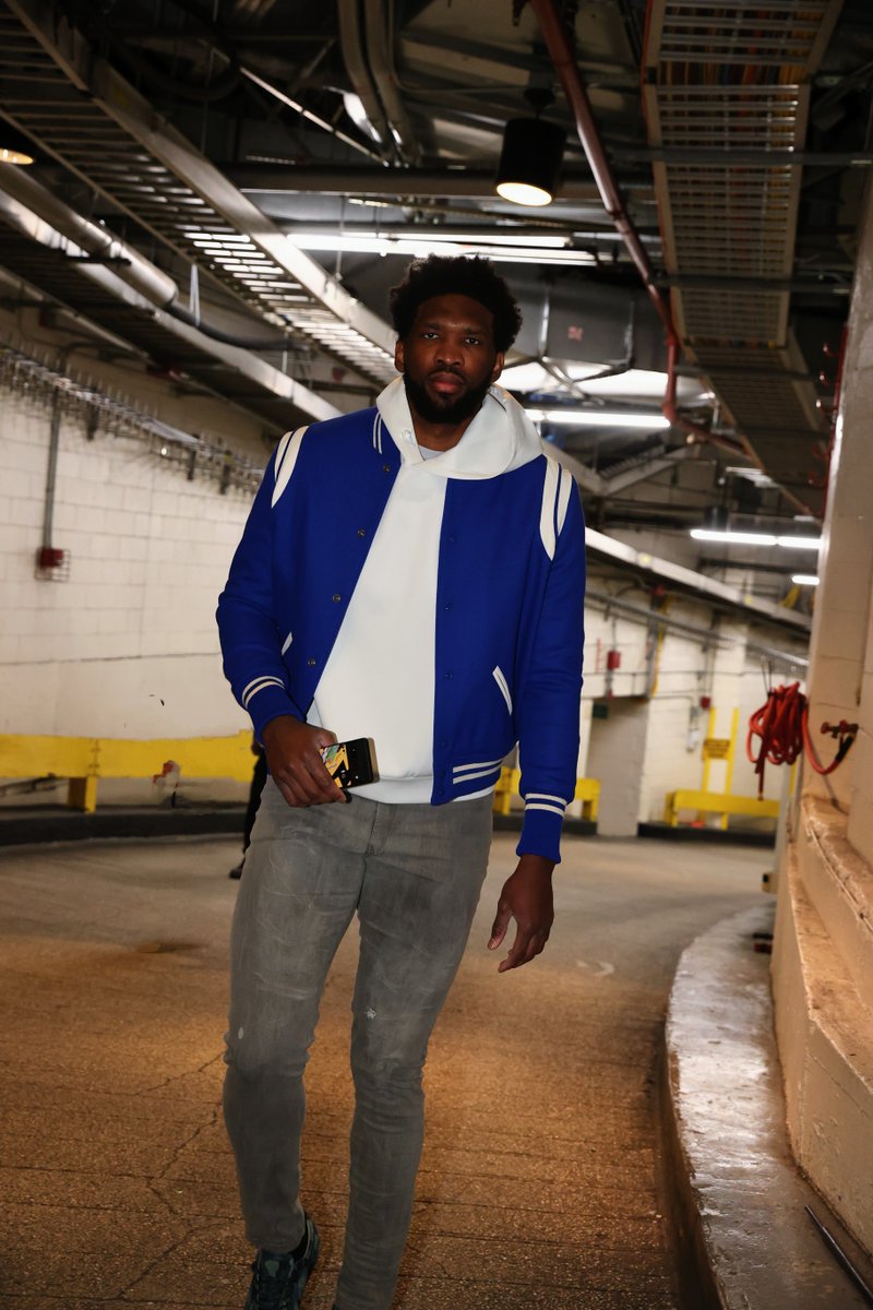 GooglePixel_US's tweet photo. The one and only @JoelEmbiid 🙌 We see you with that #Pixel7Pro 🙏 

Tap in and show us your Christmas Day fit with #PixelTunnelWalk along with #TeamPixel ! https://t.co/NLagVbGUYK