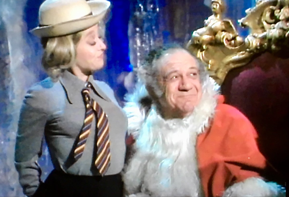 7:55pm TODAY on @TalkingPicsTV

From 1973, the final of 4 #ThamesTV📺 #CarryOn Christmas Specials directed by #RonaldFouracre & written by #TalbotRothwell
 
🌟#SidJames #JoanSims #BarbaraWindsor #KennethConnor #PeterButterworth #BernardBresslaw #JackDouglas #JulianHolloway