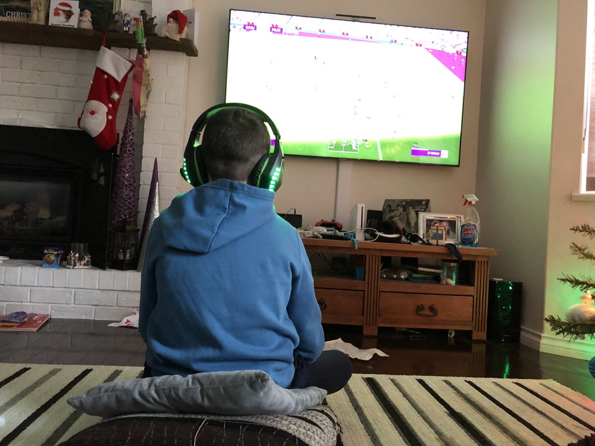 FIFA23 and new gaming headset and we haven’t heard a word from him for over an hour apart from’can I have some chocolate orange’😃. Merry Christmas everyone.🎄