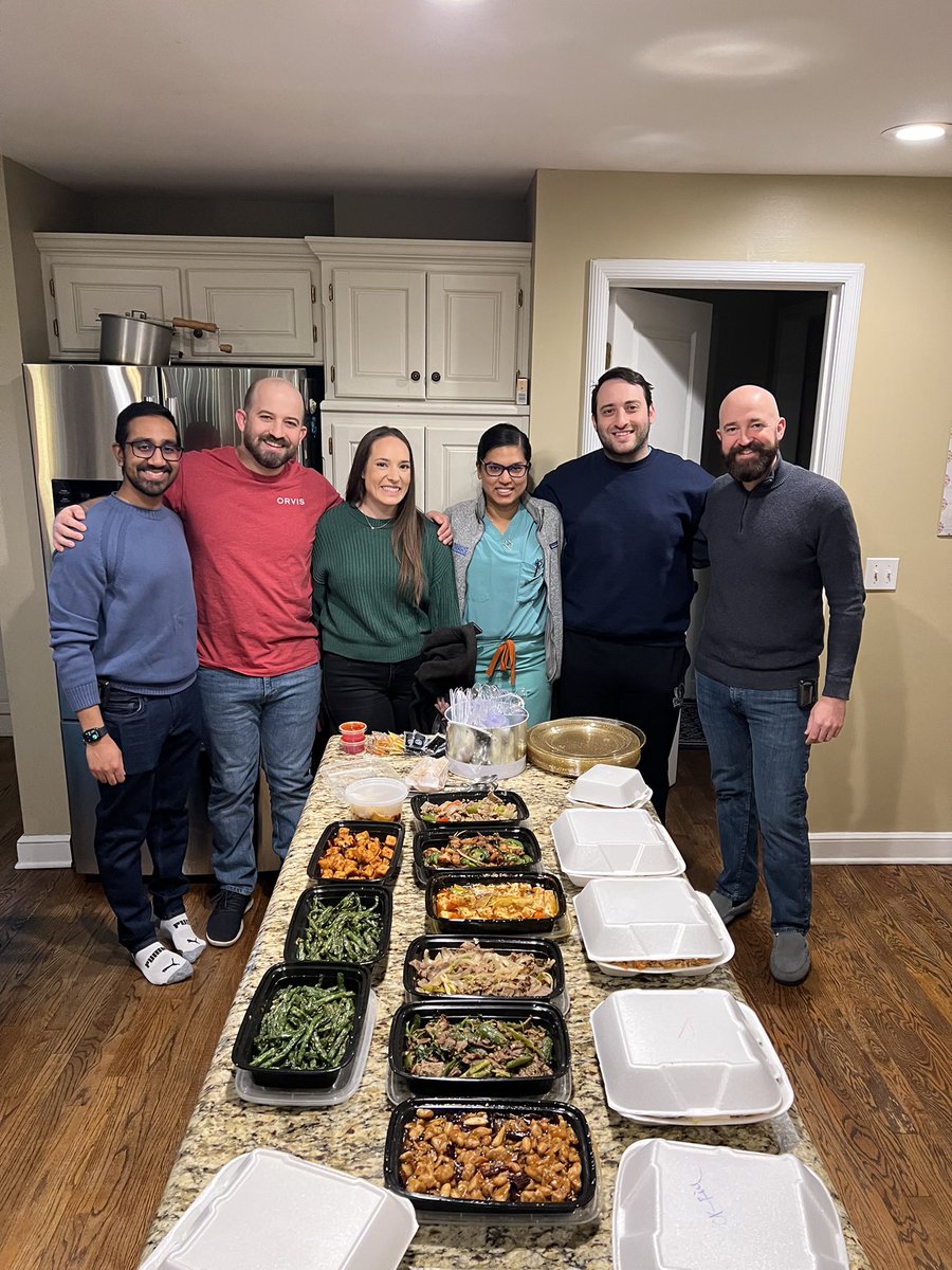 Urology_KU's tweet image. Happy holidays from our weekend call team! We are thankful for faculty like Dr. William Parker who open up their homes to our residents on Christmas Eve 🎄