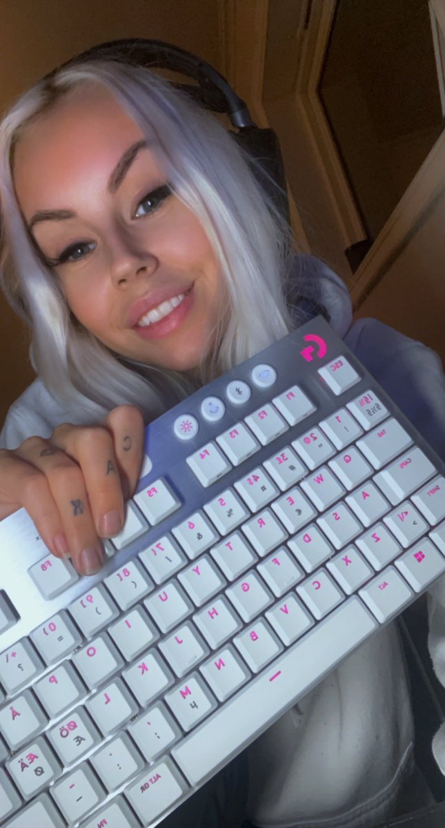 Caxyhh tweet media