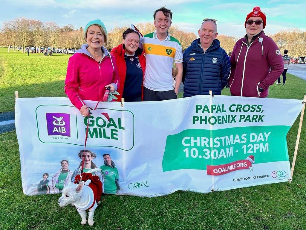 Annual goal mile run tradition on Christmas morning 😃🎅🏻🎄🏃🏻‍♂️🦌 #GoalMile @boarsheaddublin @HouricanAoghan @ainehourican