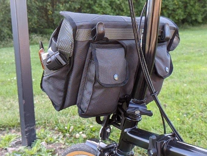 BIKEgangUK's tweet photo. https://t.co/QBkQxZOdgs
#MiniMODs Premium Office Bag matching #Brompton T Line style (#RXExMiniMODs)
#TYBLR rack system Take your Bag, Leave Rack. No more blocky block on bag
#Cordura #FidLock Material #Xform padding
#BIKEgangStore #BIKEgang #BromptonLife https://t.co/k7RQ5v51Id