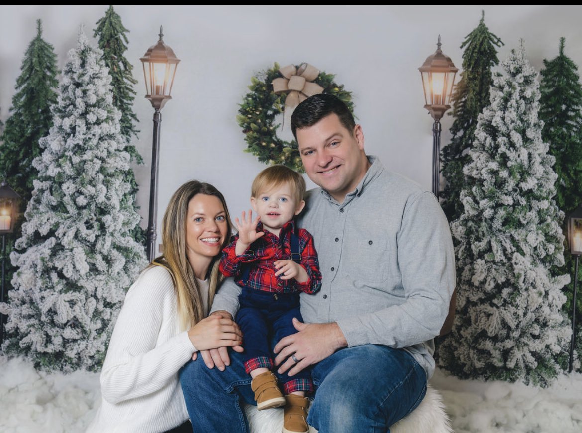 Merry Christmas from my family to yours! 🎄🎁