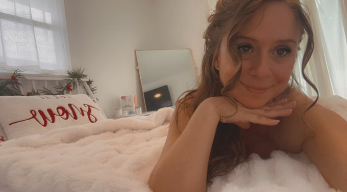 Merry Christmas 🎄 Hope your day is filled with love and 💦 https://t.co/mUhOYe2a7a