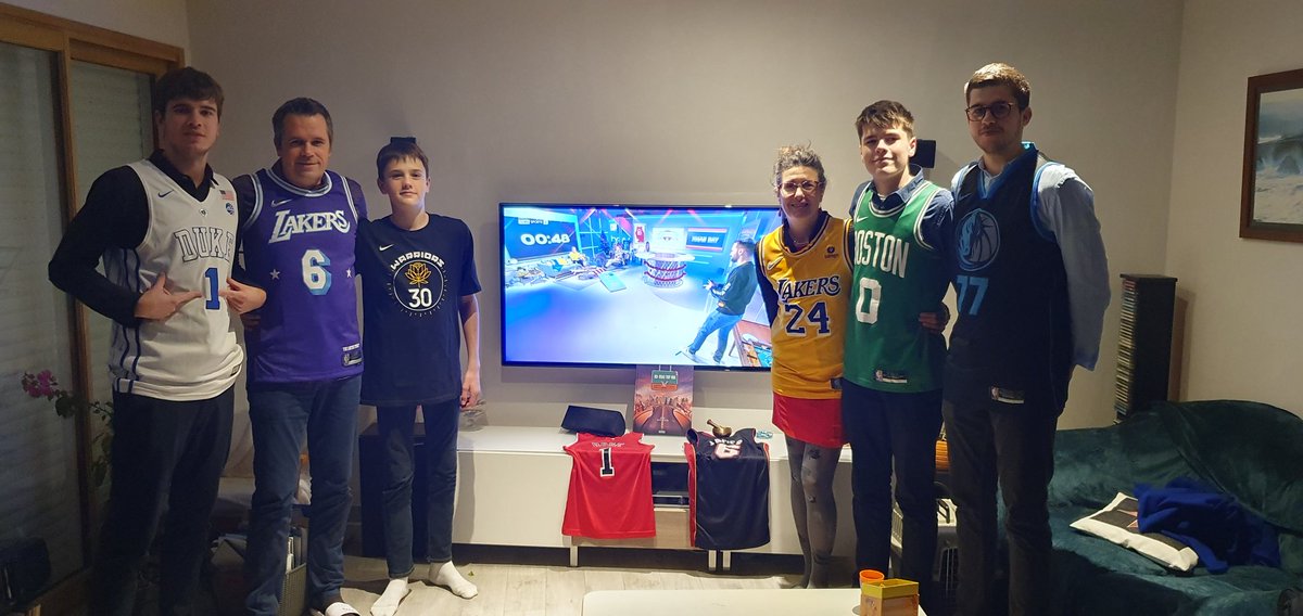 #XmasDay <a href="/NBAextra/">NBAextra</a> 
Dallas vs Lakers 
We want Magic Doncic