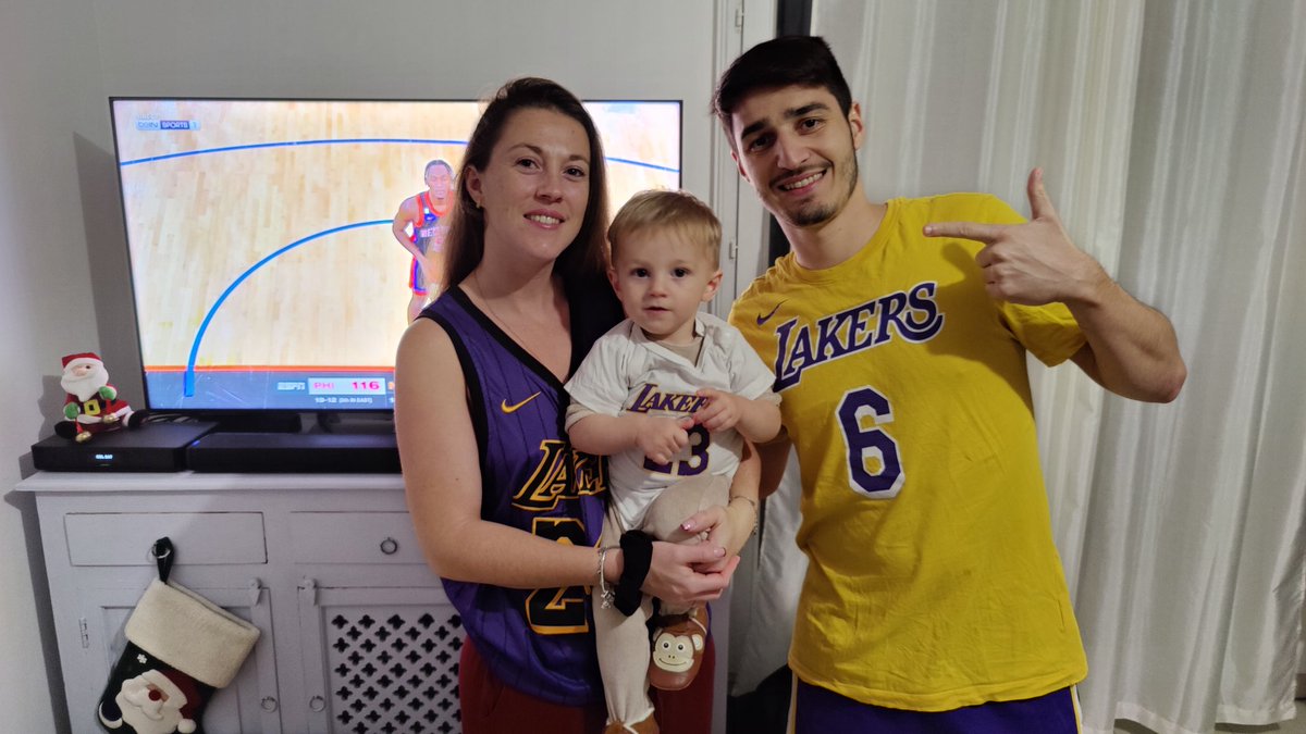 Clemdede2's tweet image. Salut la team on vous présente James né le 23/06/21. 23 et 6 si c'est pas un présage ça 😋. Joyeux Noël #nbaextra