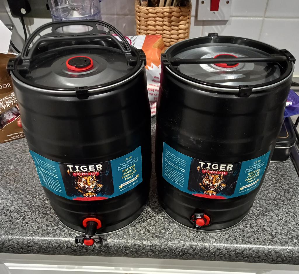 Hookean1's tweet photo. Chuffed with my #Everards Tiger minicasks which I was given for Christmas ๐๐ฅณ My favourite beer ๐ป https://t.co/1ZHD64LYhk