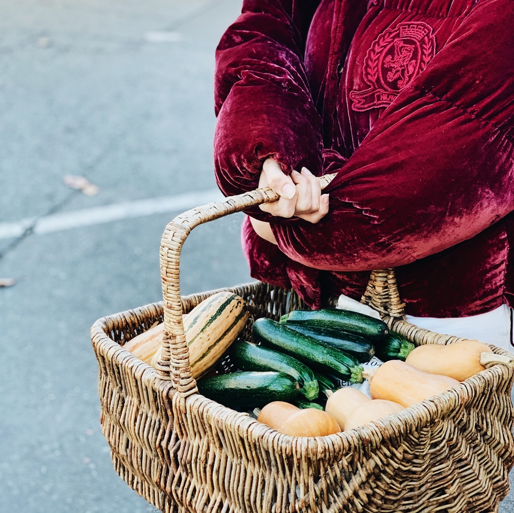 Do reindeer like zucchini?

We found the last zucchini of the season at the market -
all plastic free and delish!

#Blisshaus - Pretty #pantrywithapurpose
Our pantries make #plasticfreeliving simple &amp; oh so beautiful 😍
