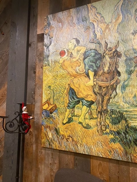 Not only does Sammy know where to find good deals and good eatin's, this little elf knows excellent art when he sees it. Here he is admiring #TheSamaritanInn's inspiring print of Van Gogh's Good Samaritan, which adorns our onsite chapel. 

#Elfontheshelf #MerryChristmas