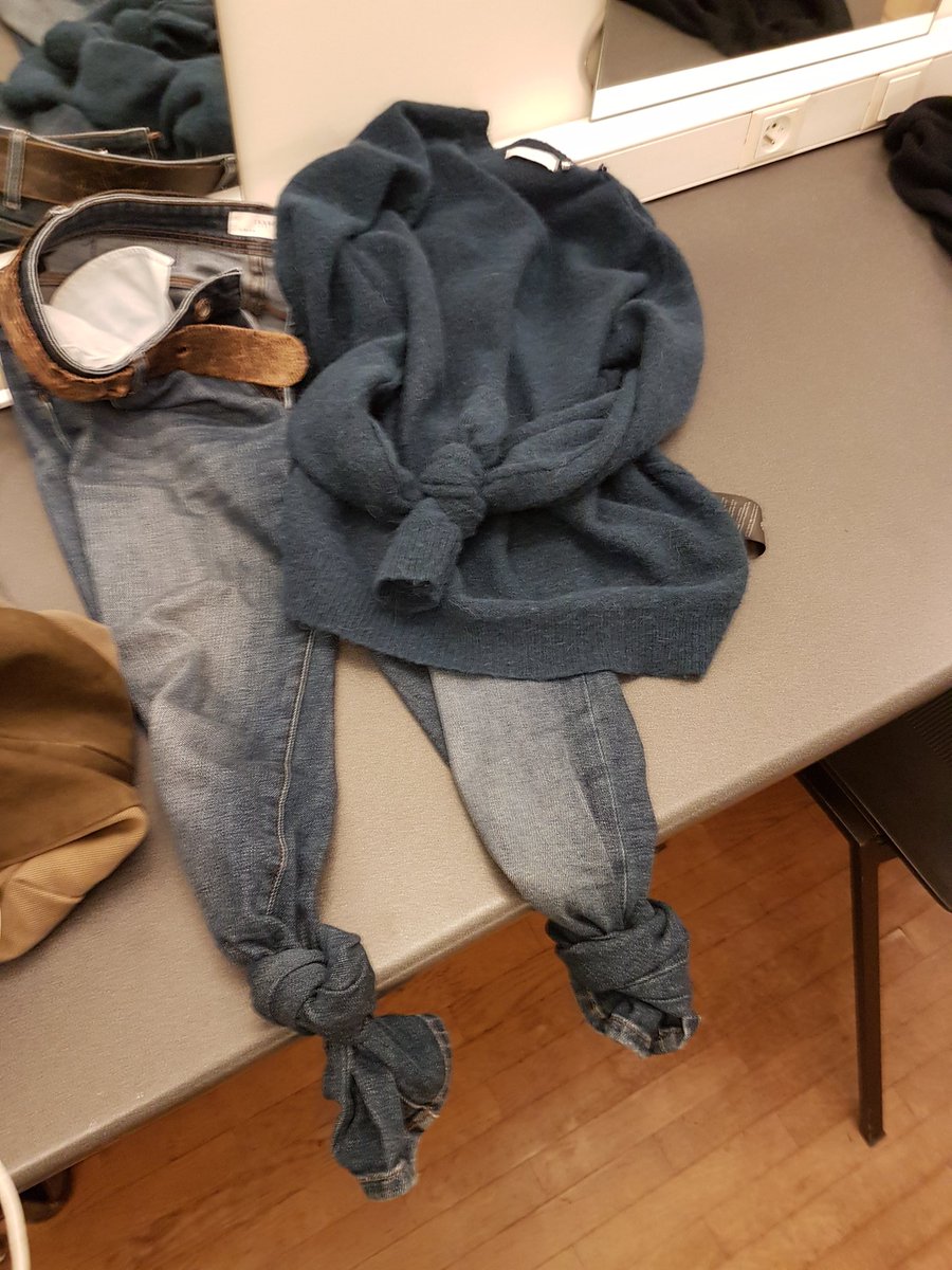 jmledo1's tweet photo. @RogerQuaranted2 @operadeparis Et la #TeamRothbart 🦇 a encore gagné 👹 je crois que mes camarades @BalletOParis n'ont pas apprécié : petit 🎁 à mon retour en loge ! Je vous ❤🖤❤ aime les mecs : ne changez rien vous êtes 👍 dès demain je recommence 🦇 https://t.co/mefyzvBhOn