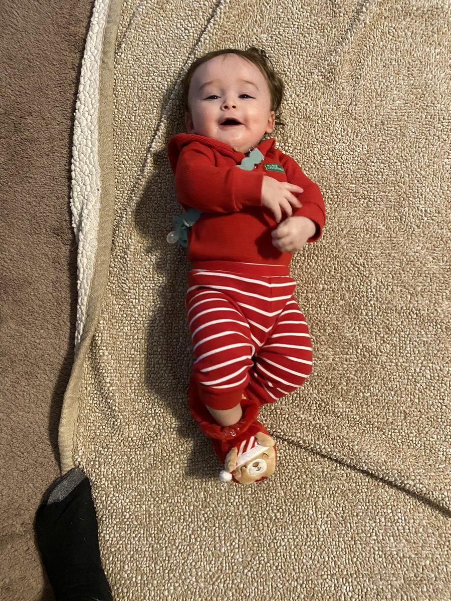 knross32's tweet photo. Merry Christmas from the Ross Family!! ❤️🎄🎁🥰 https://t.co/SQuJzdKvxj