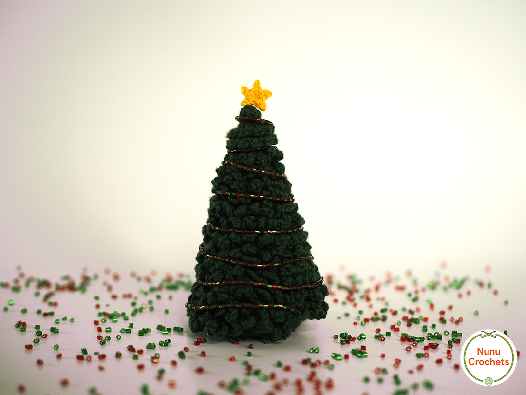 NunuCrochets's tweet photo. Happy holidays, fellow crocheters! My glass labware amigurumi have met around my brand new amigurumi Christmas tree to wish you the best for these holidays. Thank you for all your love and support. I wish you all the best, and take care! 😉 https://t.co/81UEfiGUz6