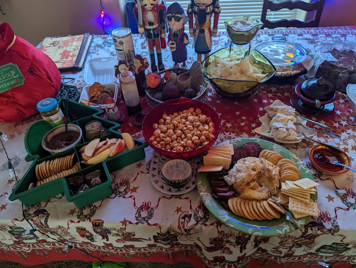 CecilBCrazy's tweet photo. @PrissyOrcGF all of em! come get cheezus! Merry Christmas, Warchief 💕 https://t.co/29NxttbHrm