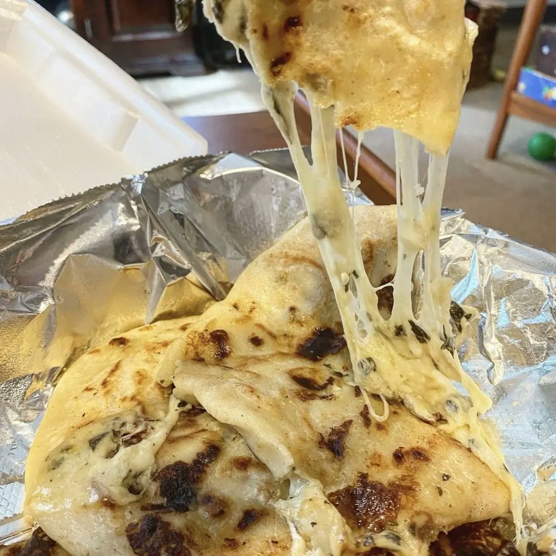 KuskatanSV's tweet photo. Este #domingo #25 disfruta del festin #Suchitlan 26 pupusas (20 tradicionales+ 6 de especialidad)+bebidas por tan solo $19.99 😱
Visita nuestra choza 🛖 en la chiltuipan o pidelos al 2250-3050
#UnaDeliciaLoNuestro
#NuevaAdministración https://t.co/Lo8VGvi9JS