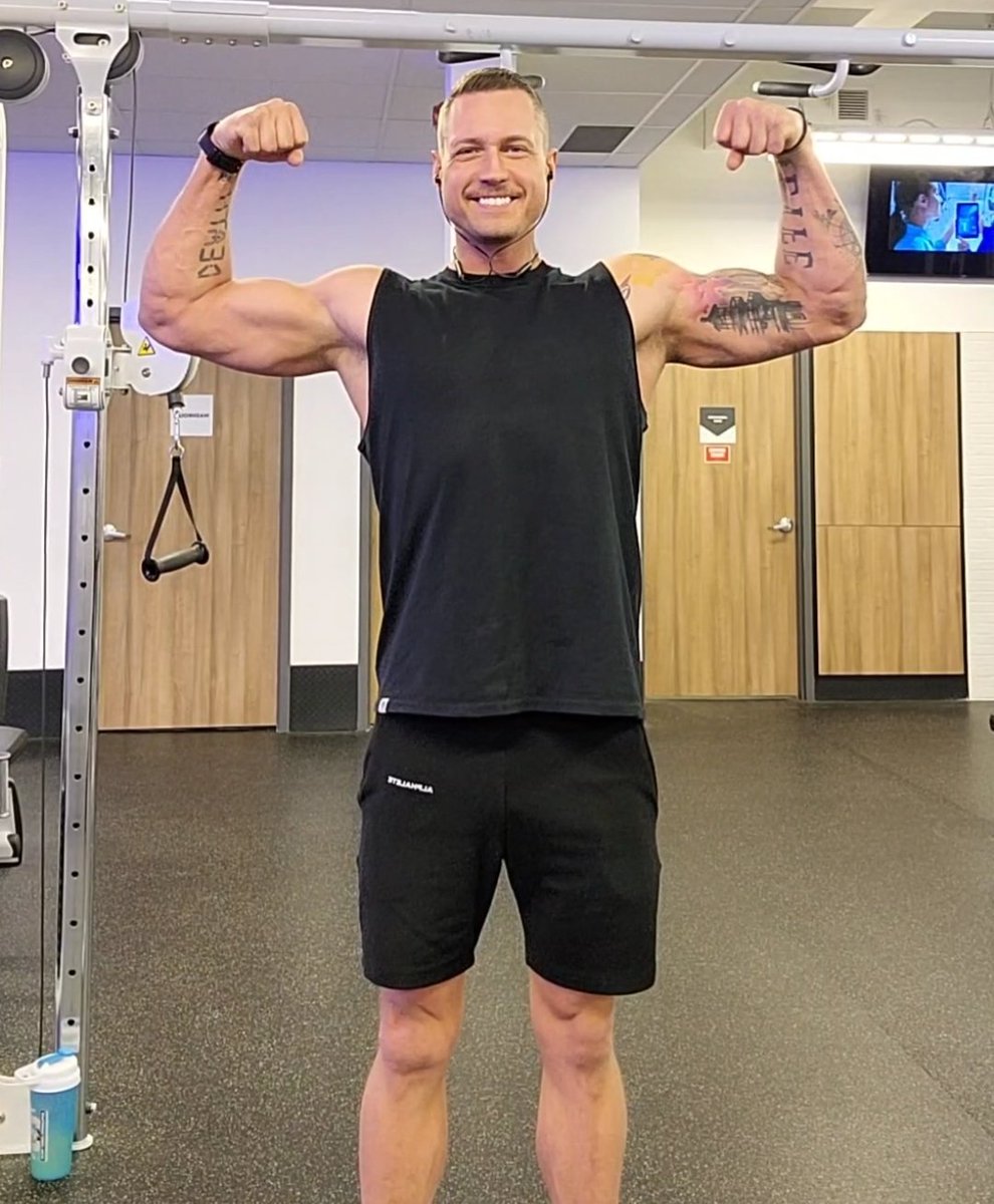 LMNOPEW's tweet photo. Santa brought gains this year 💪
An empty gym and a full heart 🥰
Time for good food and family 🤤
Merry Christmas gamers 🎮🎄 https://t.co/DrSfRMuusw