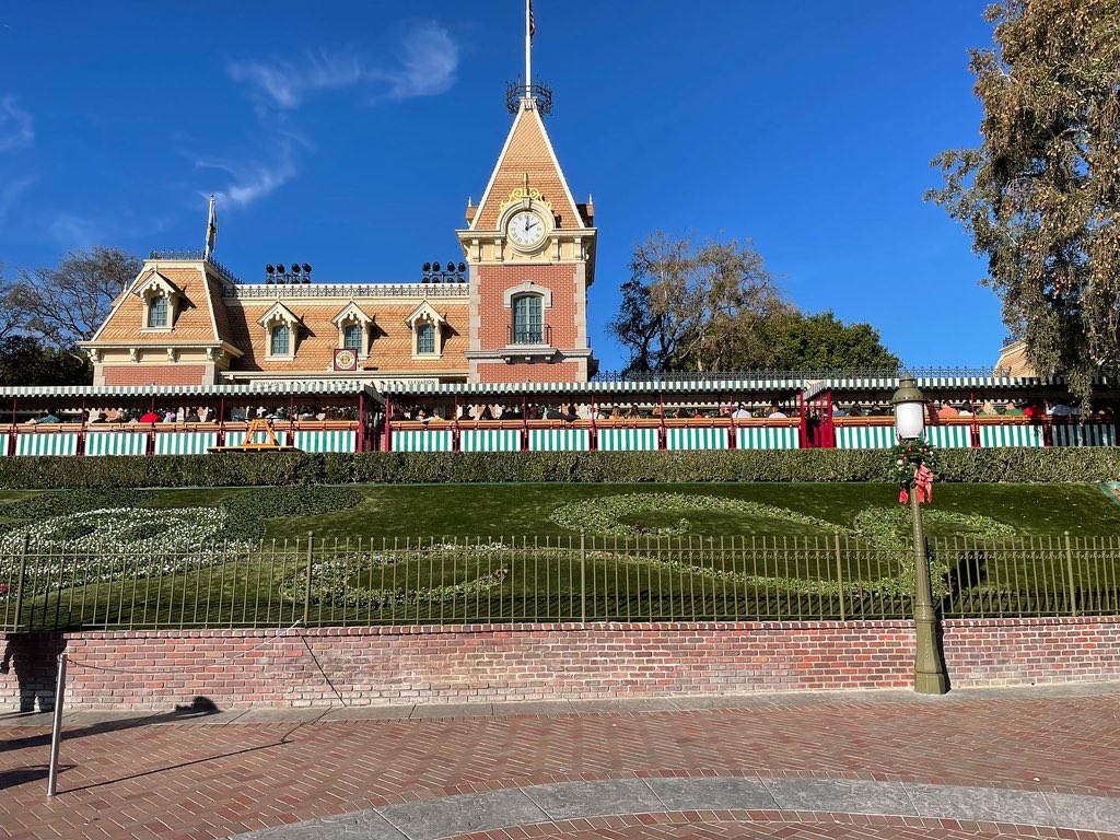 Merry Christmas <a href="/Disneyland2go/">Didneyland</a>