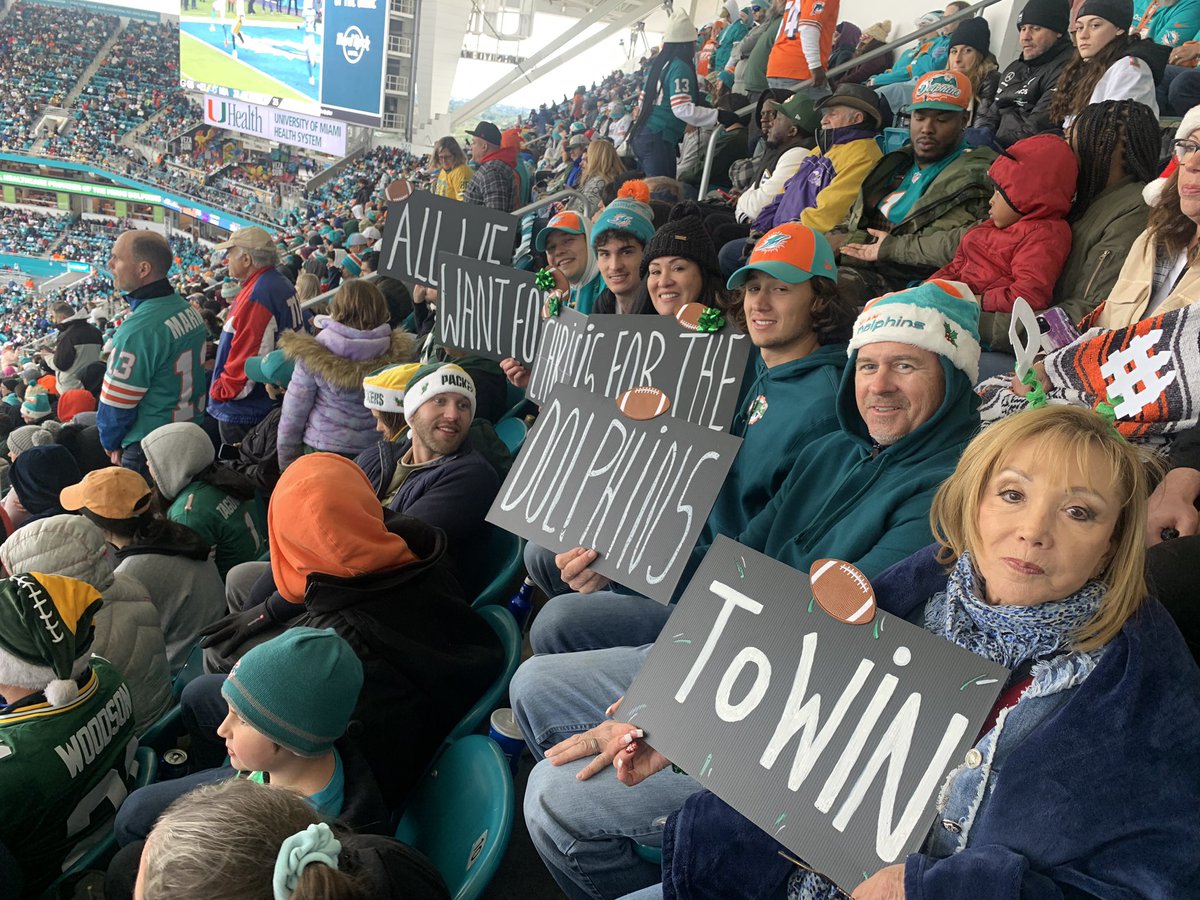 AFlynn0716s's tweet photo. #DolphinsPackers https://t.co/zXYGdw7ZYY