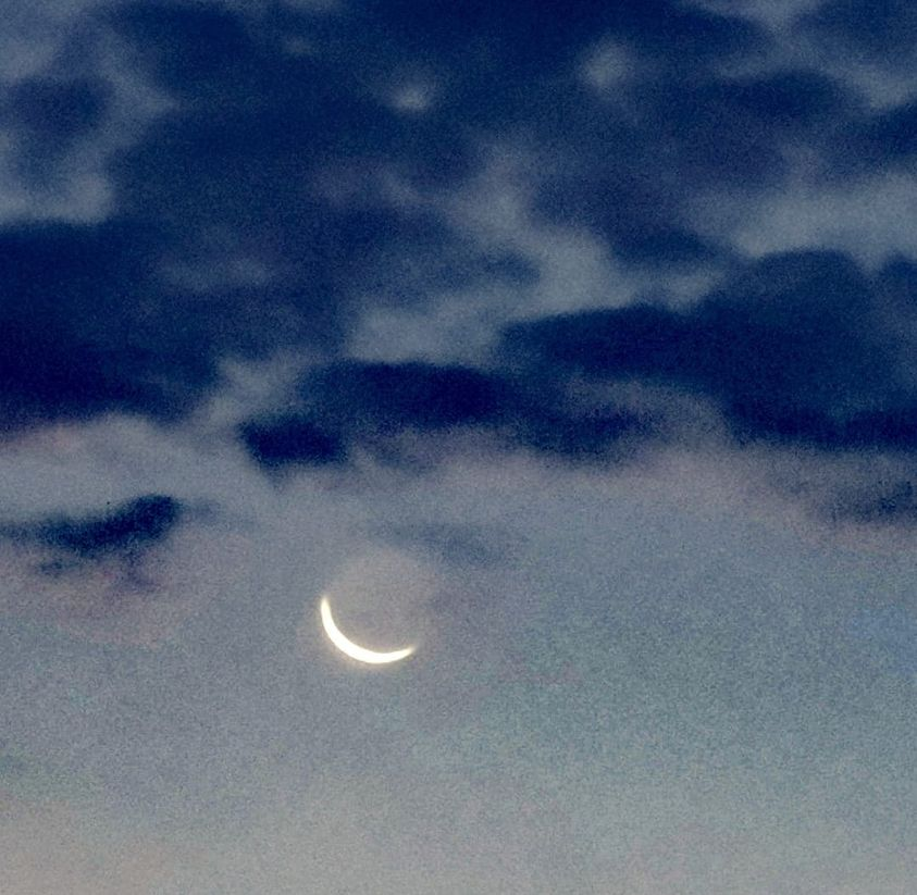 A beleza da lua fina ao pôr do sol capturada por mim na véspera de Natal!
Desejo-lhe paz e amor neste lindo dia de Natal. Desejo também paz para todos na Terra! 
#FelizNatal!
#MerryChristmas! 
#Astrofotografia #lua #luna #Moon #Astrophotography 
#photography  #inspiration #Cosmos