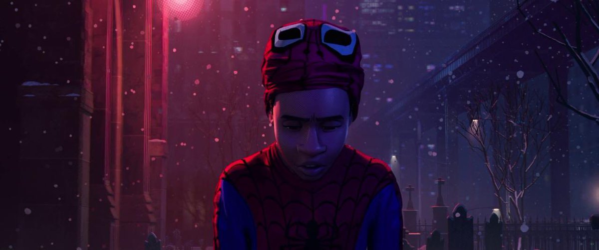 DiscussingFilm's tweet photo. Phil Lord confirms ‘INTO THE SPIDER-VERSE’ is a Christmas movie.
(Source: @philiplord) https://t.co/NQUiX5dRMT