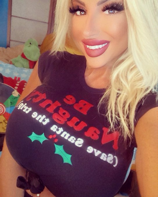 #merrychristmas you guys ❤️🙏❤️&zwj;🩹 love you all I hope you make amazing memories with the ones you love<a href="/tag/merrychristmas"class="tags">#merrychristmas</a>