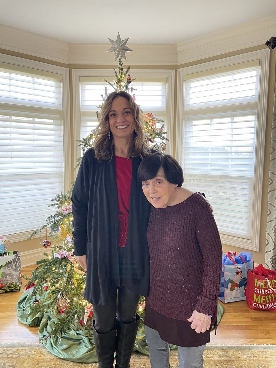 Della21's tweet photo. Christmas 2022! Taking the time to enjoy family and make memories #AlzheimersDisease https://t.co/3OnOBJpqaq