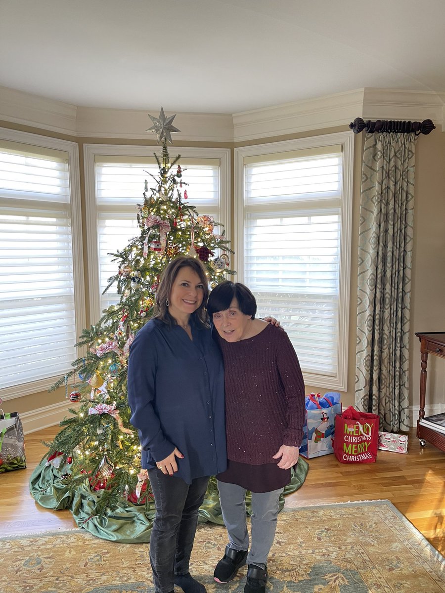 Della21's tweet photo. Christmas 2022! Taking the time to enjoy family and make memories #AlzheimersDisease https://t.co/3OnOBJpqaq