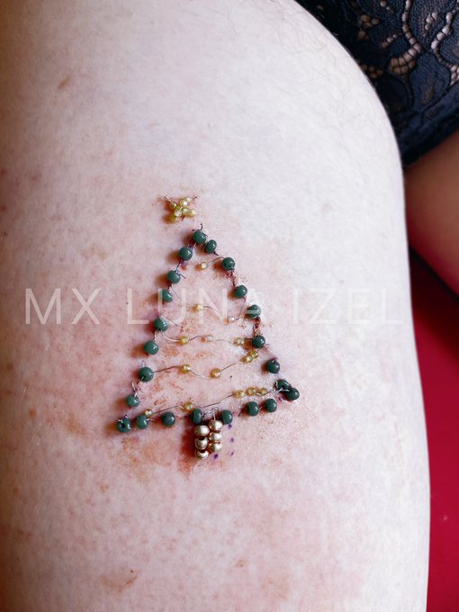 Merry XXXmas 🩸🎄 https://t.co/WKWp24lJbD