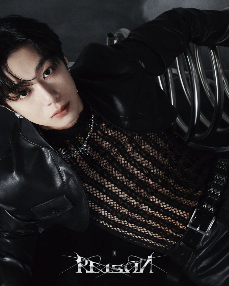 __akai__'s tweet photo. @Jungkoo_gugkk Thanks for the free Monsta X promo 😁 because this is Hyungwon and NOT Jungkook 🤦🏼‍♀️ But the comments are even more funny like they think they are talking to JK.. Welcome to Delululand, Armys 🤣🤣 https://t.co/P1APR0cgA3