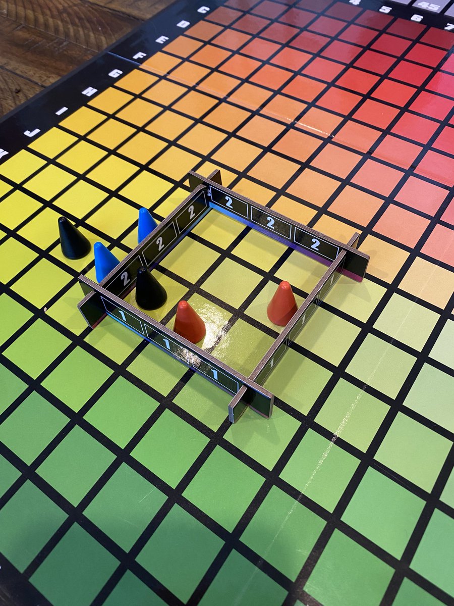 One of my favorite things about family gatherings is playing board games. Loving Hues and Cues, which is new to me. ⁦@HelenHappyBee⁩ - wonder if this is similar to Color Brain? Fun!