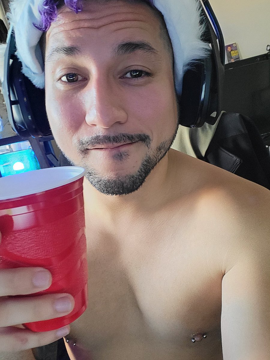 Cyber_Inferno's tweet photo. Happy holidays! Now to lose at LoL and get drunk on egg nog 😅 https://t.co/45KMH4qh8Q