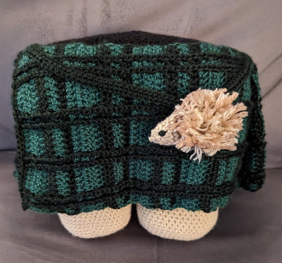 VallanaBlack's tweet photo. A special gift for the best Mad Scottish Scientist @malcolm_of_bell
Complete with hedgehog sporran to keep everything seiso
#MalMaterial #crochet #thighdrate https://t.co/LaFCVHwsTZ