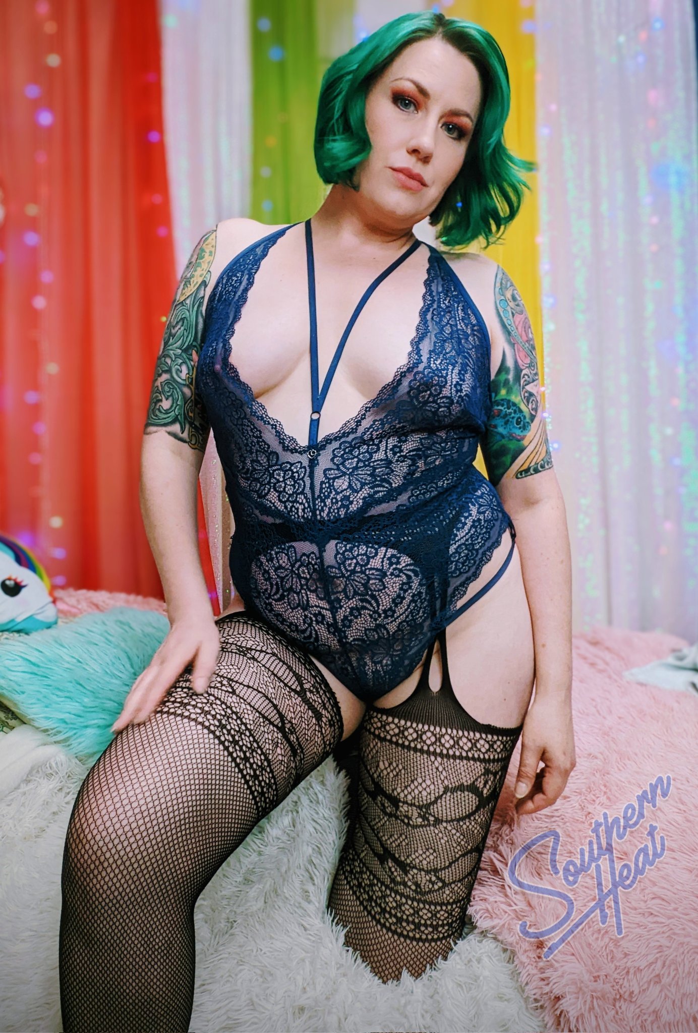 Merry Christmas from your friendly 42 year old, tattooed, submissive slut. Your wish is my command, Sir Or Ma'am, or Master....😏 Check my linktree for an invite to my server, pornhub and xvideos freebies, GWA audios, and all my other socials❤️💚 https://t.co/IlHF95fd2L https://t.co/7rmdpreyYk