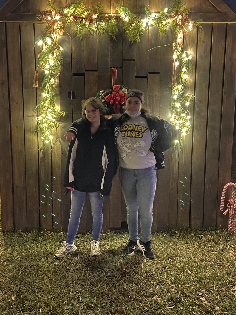 mamaMcIntire's tweet photo. @ATTexplore Happy holidays from AT&amp;T and me! #attexploresweeps https://t.co/14gqmkXzBq